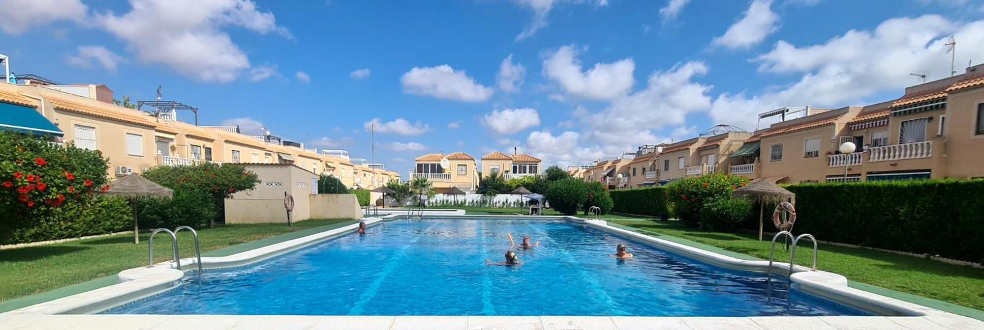 Bungalow Avec Piscine Torrevieja Exterior photo